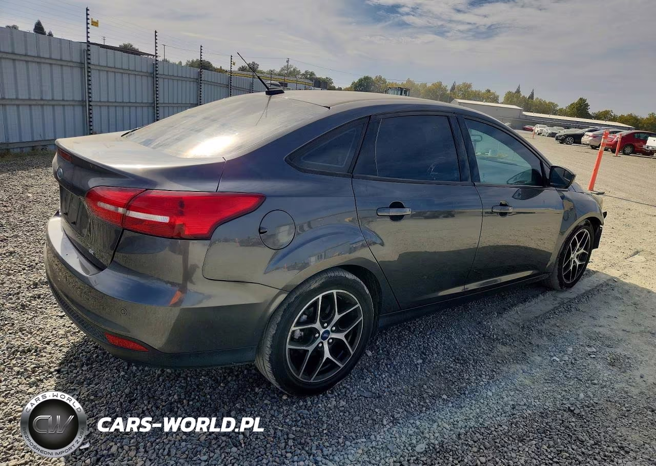 2017 Ford Focus Sel VIN:1FADP3H25HL223106 - 3