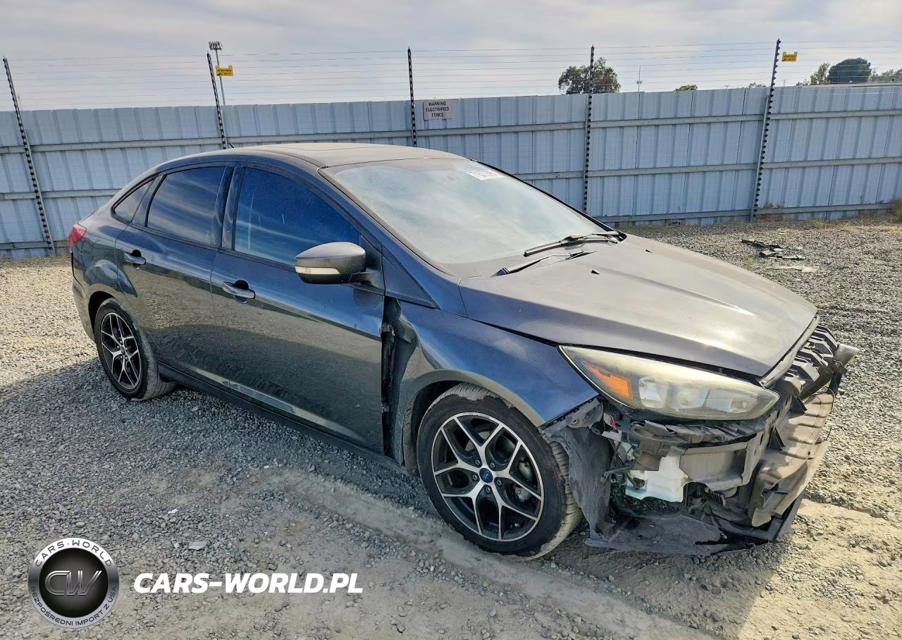 2017 Ford Focus Sel VIN:1FADP3H25HL223106 - 4