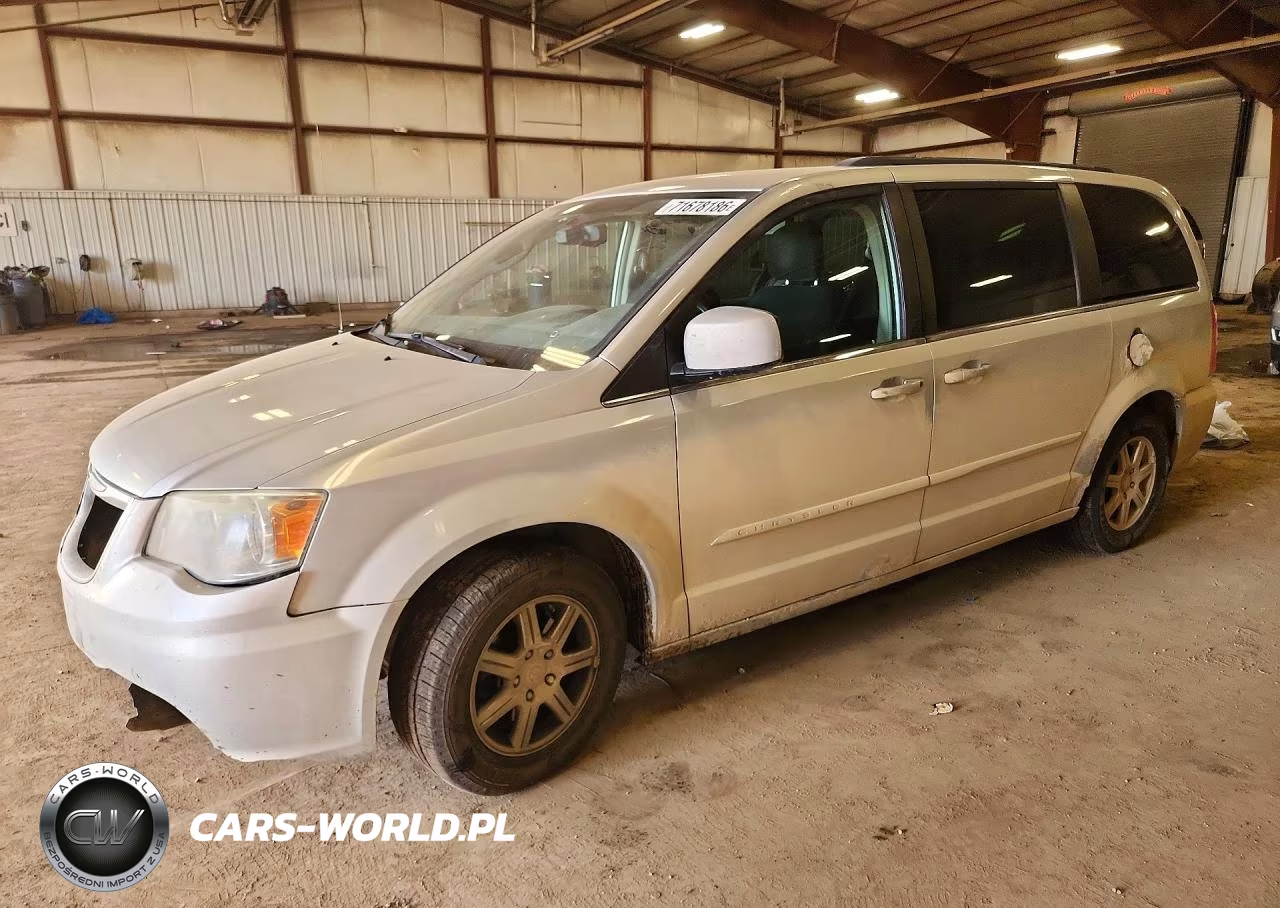 2012 Chrysler Town & Country Touring – zdjęcie 1 z 13