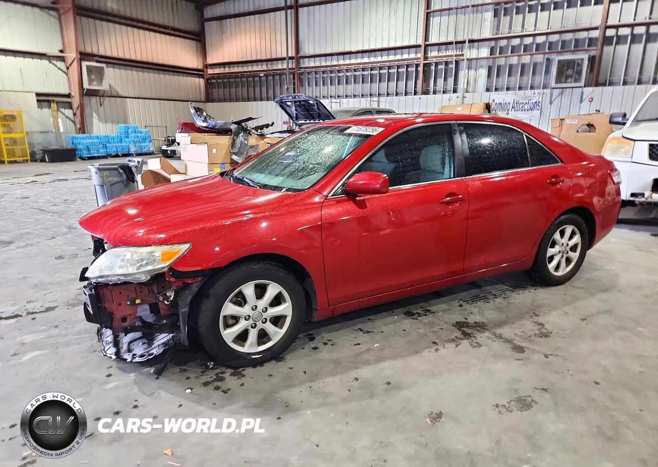 2010 Toyota Camry Le – zdjęcie 1 z 13