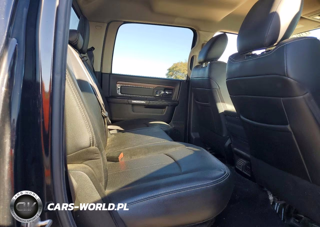 2019 Ram 1500 Classic Laramie VIN:1C6RR6NM3KS720645 - 10