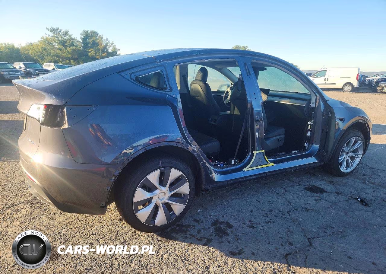 2023 Tesla Model Y VIN:7SAYGDEE6PF978723 - 3