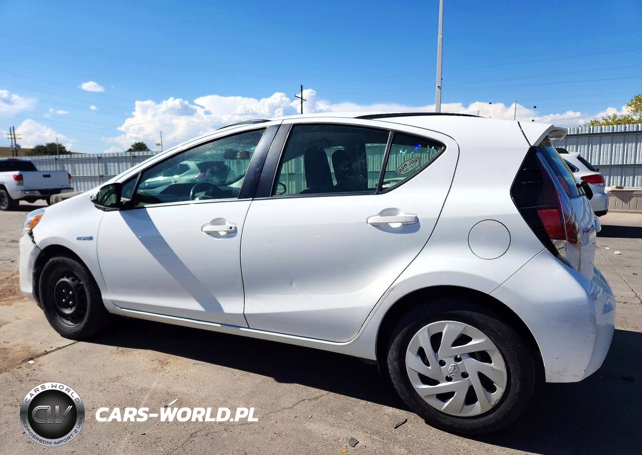 2016 Toyota Prius C One VIN:JTDKDTB33G1126055 - 2