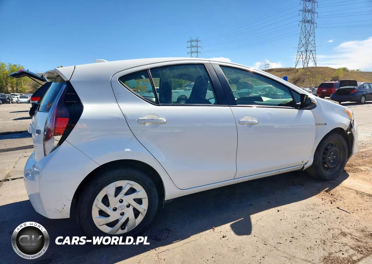 2016 Toyota Prius C One VIN:JTDKDTB33G1126055 - 3