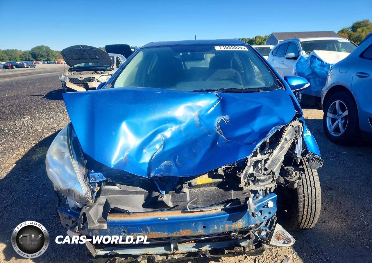 2014 Toyota Prius C Two VIN:JTDKDTB31E1073840 - 5