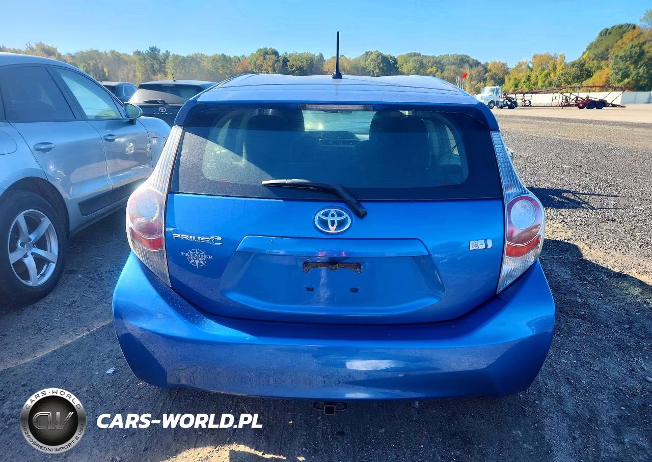 2014 Toyota Prius C Two VIN:JTDKDTB31E1073840 - 6