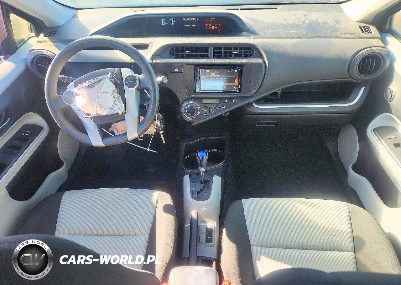 2014 Toyota Prius C Two VIN:JTDKDTB31E1073840 - 8