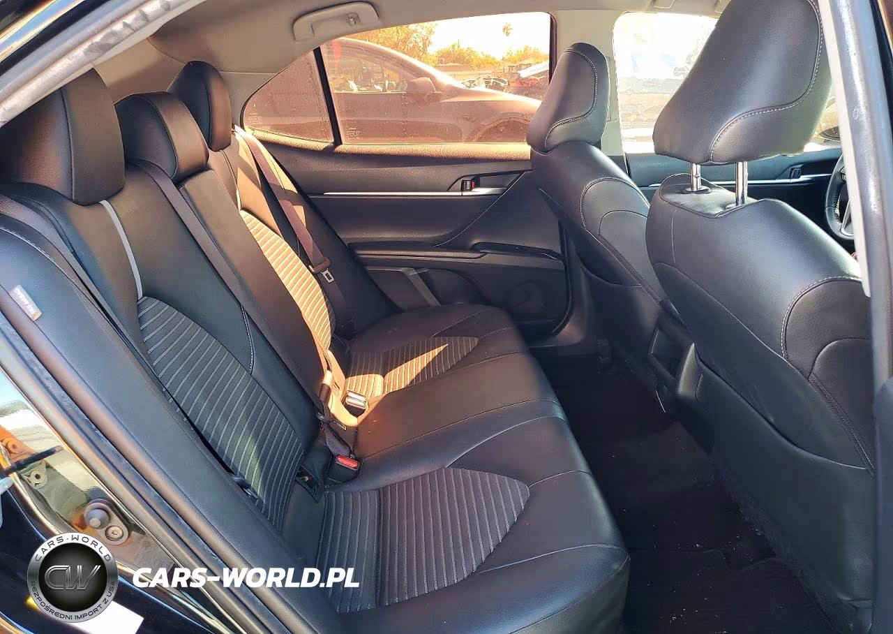 2018 Toyota Camry Se VIN:JTNB11HK4J3025321 - 10