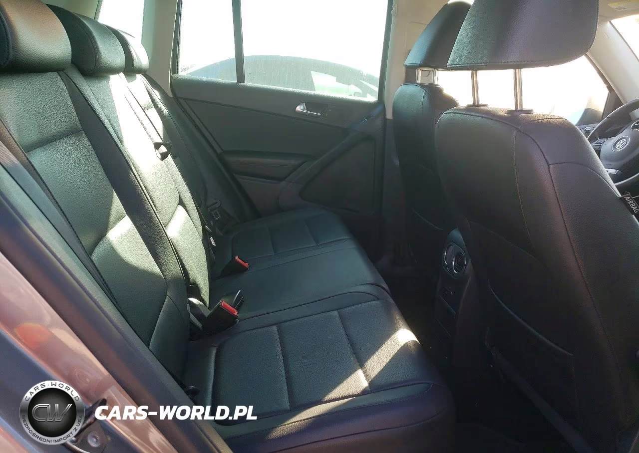 2011 Volkswagen Tiguan S VIN:WVGAV7AX7BW504079 - 10