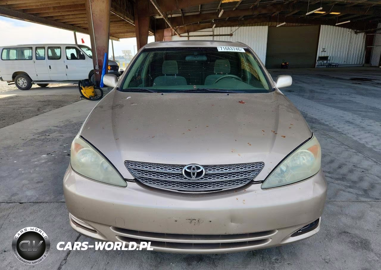 2002 Toyota Camry Le VIN:JTDBE32K020010296 - 5