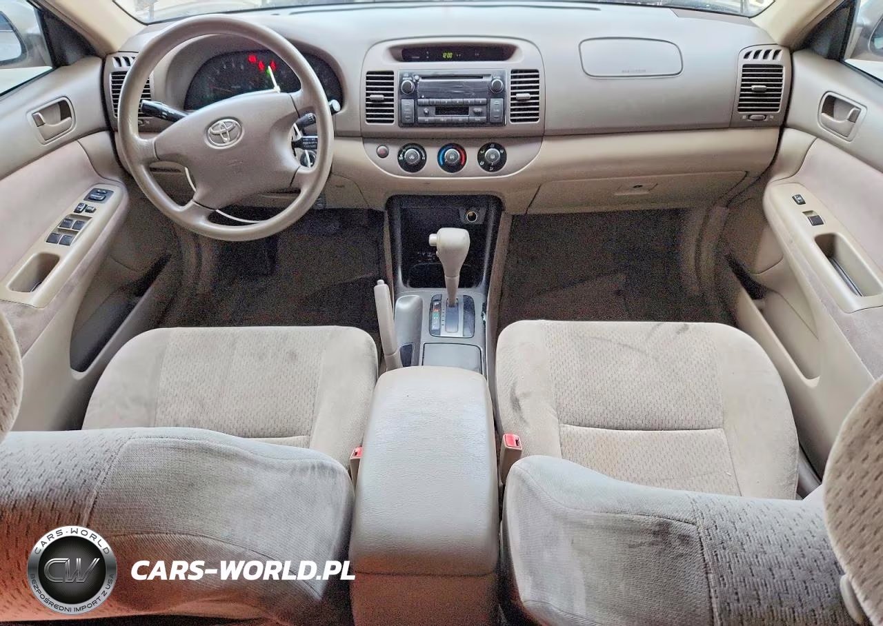 2002 Toyota Camry Le VIN:JTDBE32K020010296 - 8