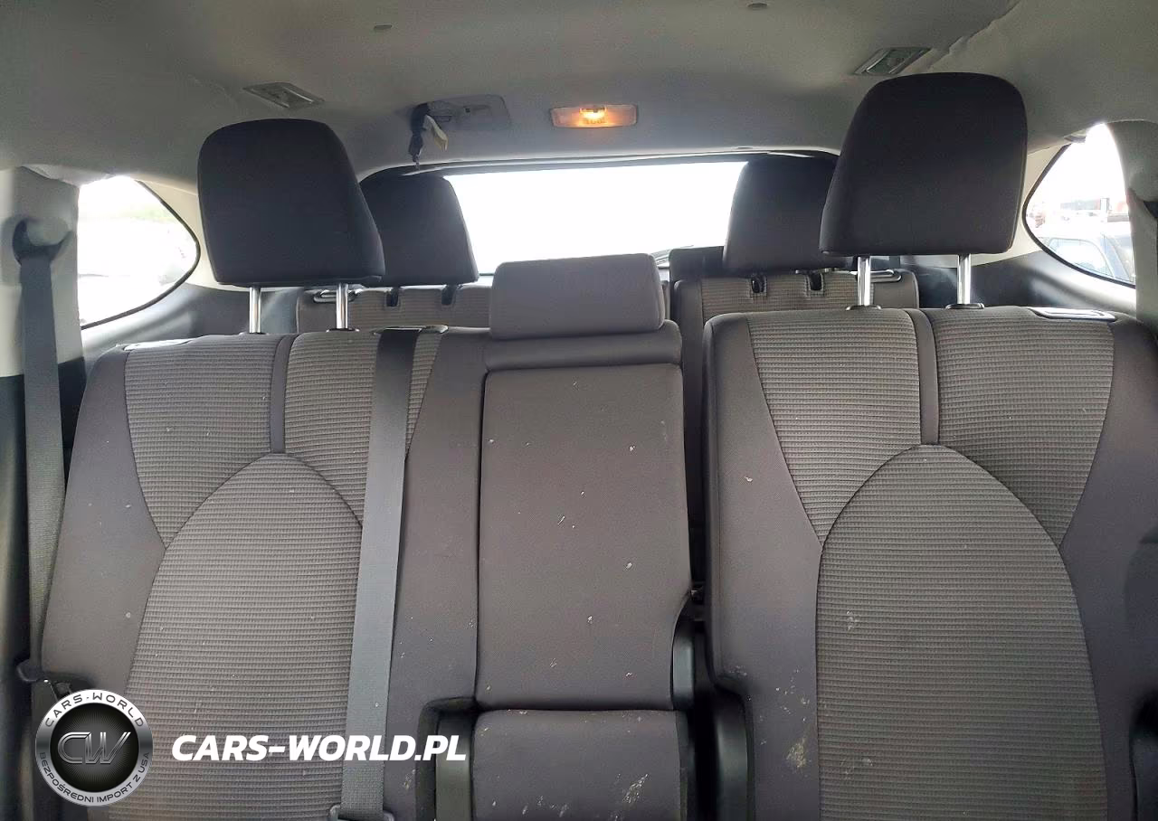 2025 Toyota Highlander Le VIN:5TDKDRBH4SS582852 - 10
