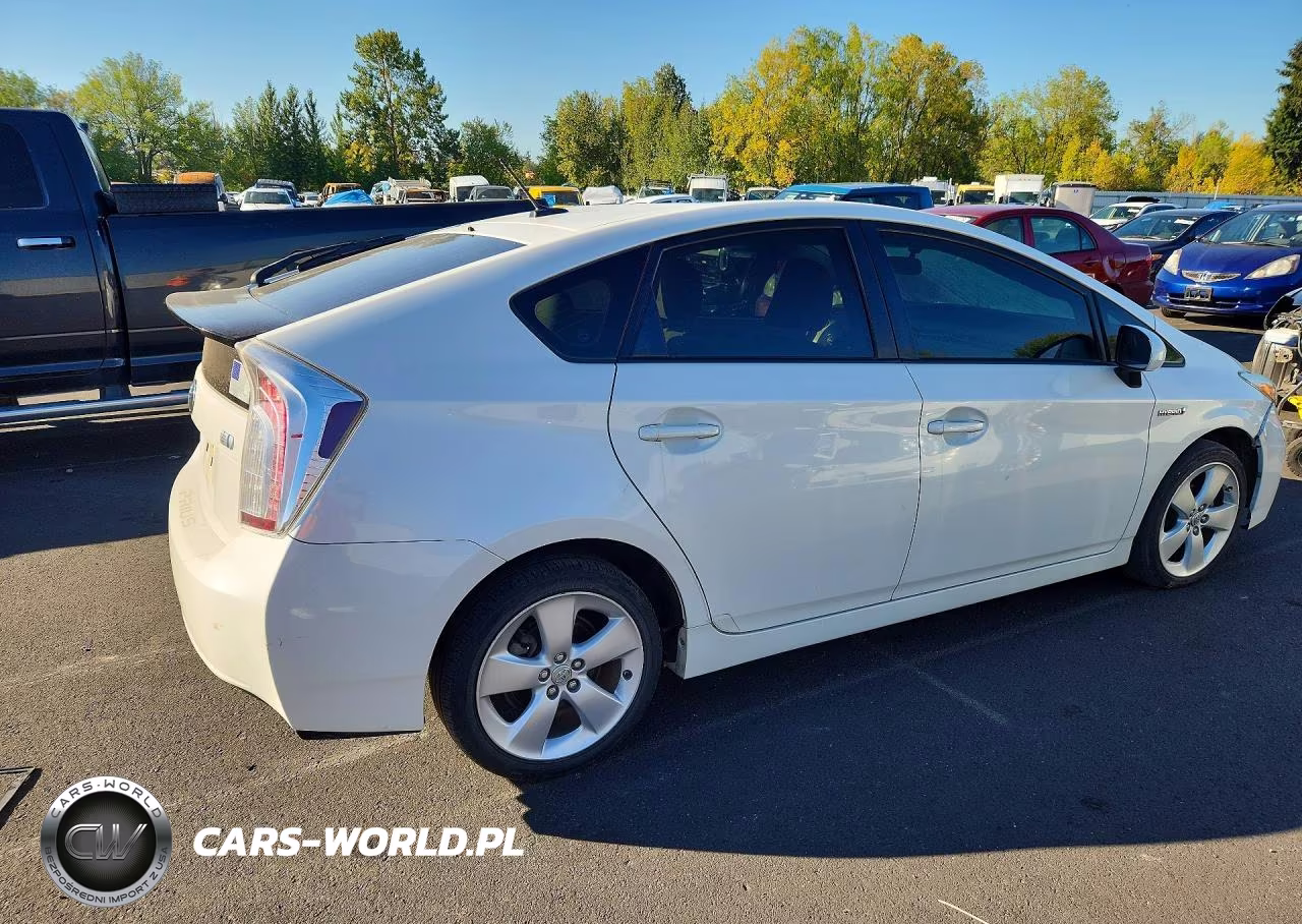 2013 Toyota Prius Three VIN:JTDKN3DU6D5543662 - 3
