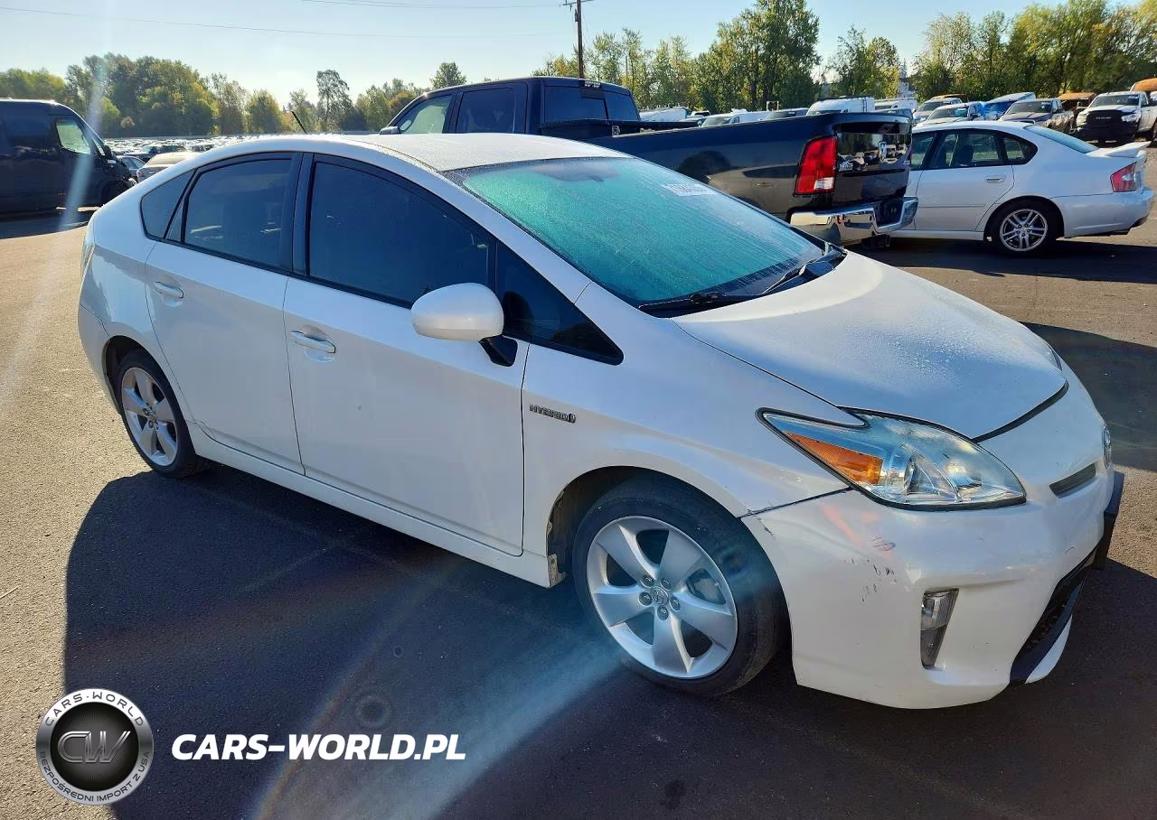 2013 Toyota Prius Three VIN:JTDKN3DU6D5543662 - 4
