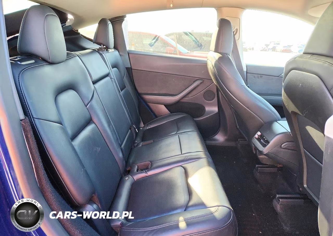 2024 Tesla Model Y VIN:7SAYGDED5RF057720 - 10
