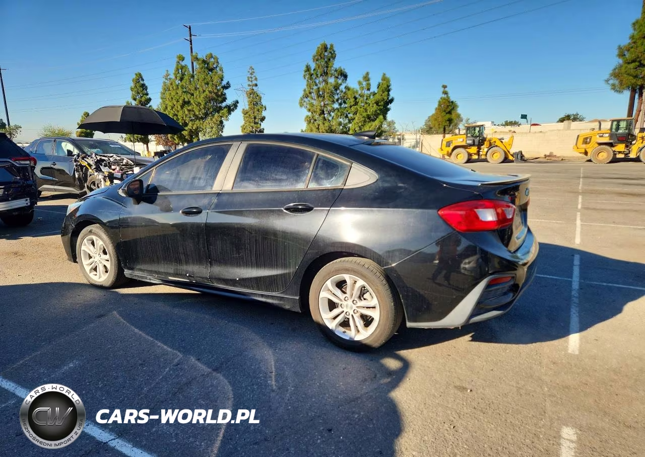 2018 Chevrolet Cruze Lt VIN:1G1BE5SM9J7147135 - 2