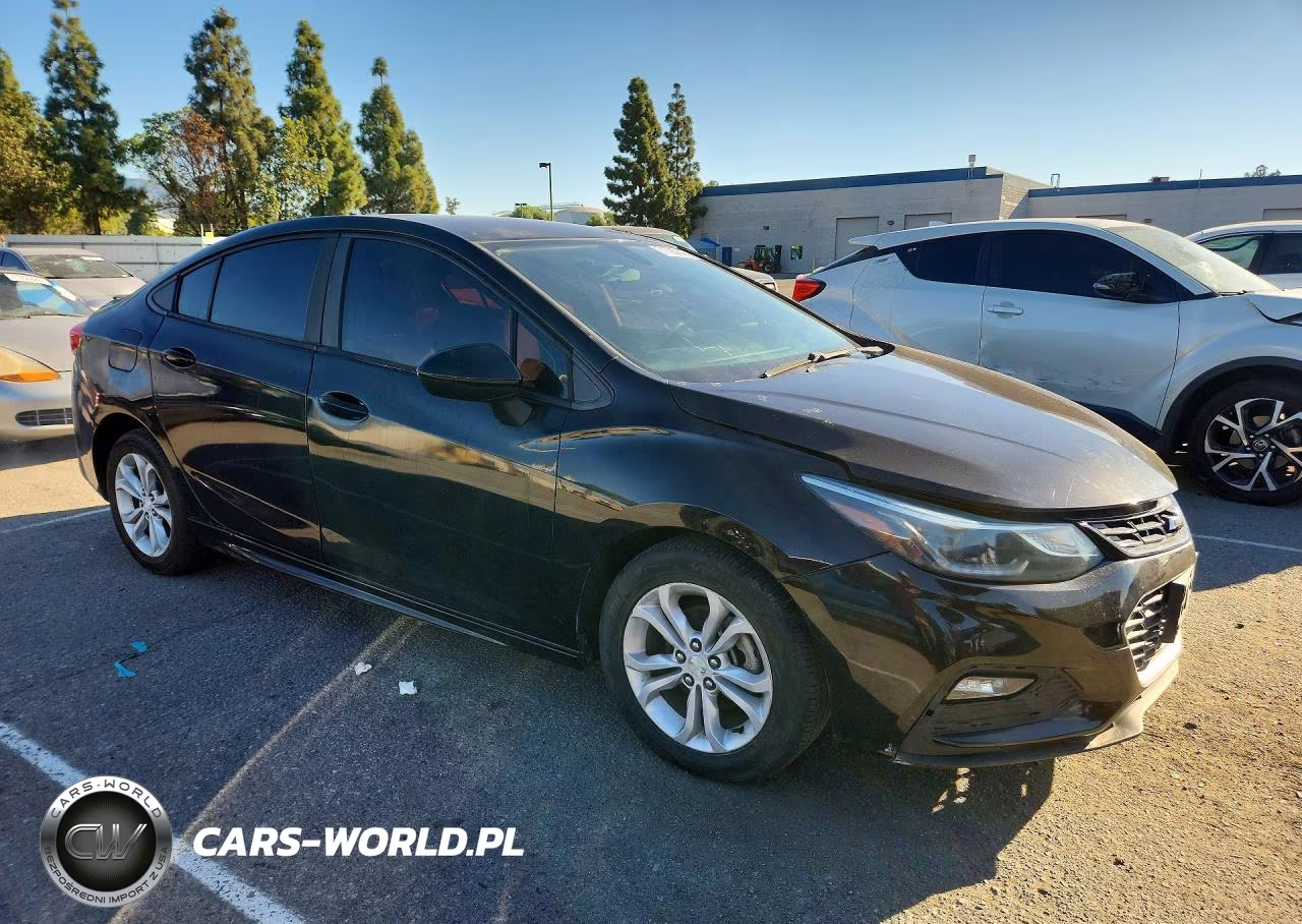 2018 Chevrolet Cruze Lt VIN:1G1BE5SM9J7147135 - 4