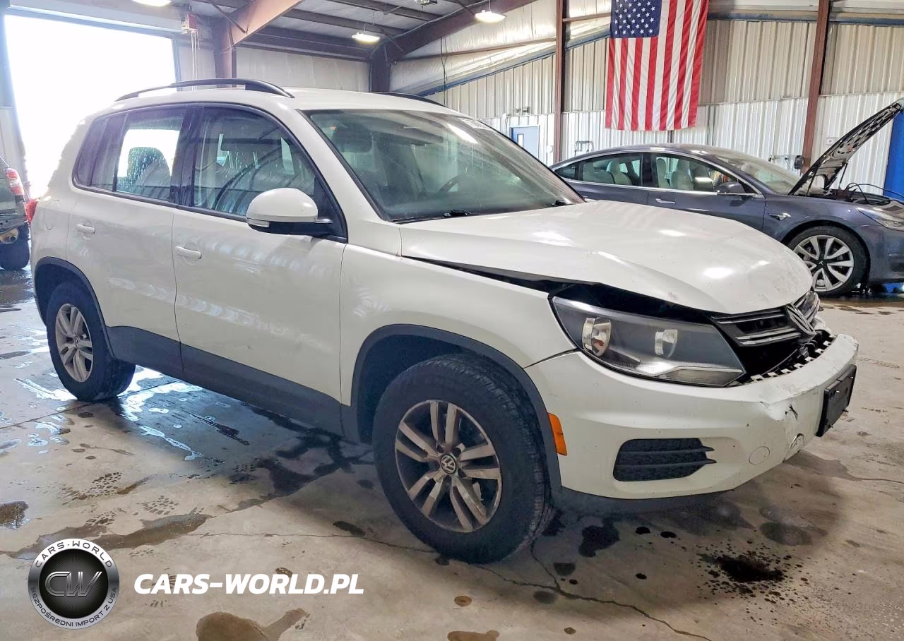 2017 Volkswagen Tiguan S VIN:WVGBV7AX6HK000126 - 4