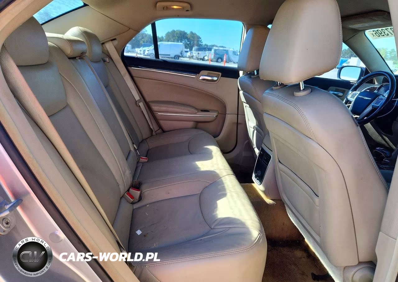 2013 Chrysler 300 VIN:2C3CCAAG1DH627074 - 10