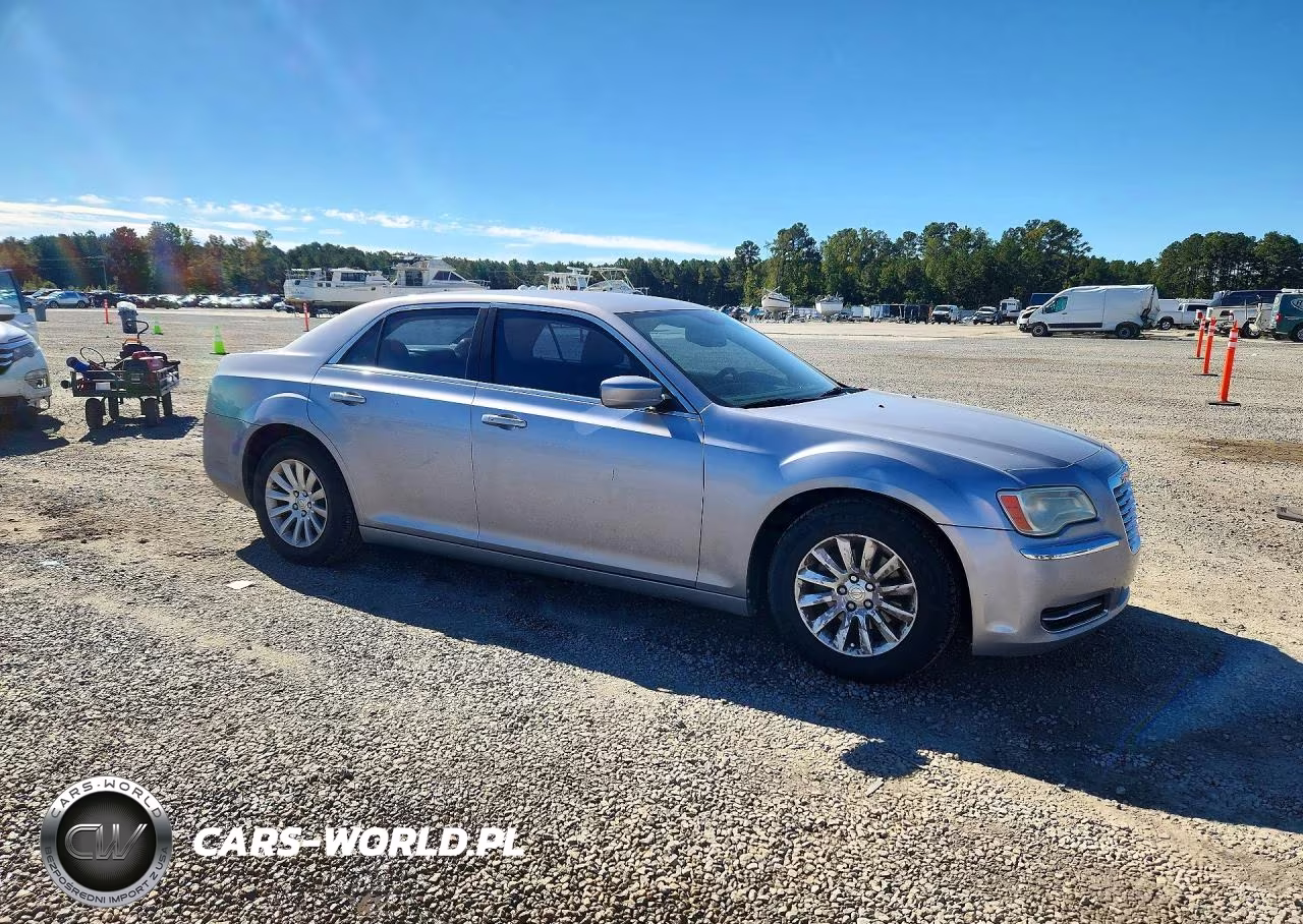 2013 Chrysler 300 VIN:2C3CCAAG1DH627074 - 4