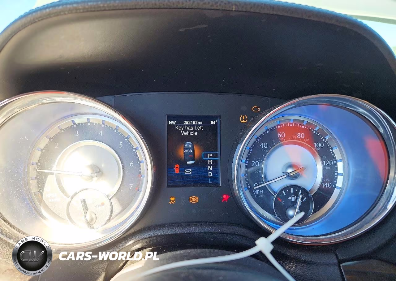 2013 Chrysler 300 VIN:2C3CCAAG1DH627074 - 9