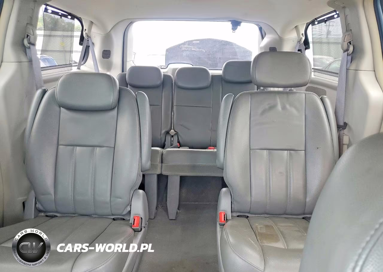 2010 Chrysler Town & Country Touring VIN:2A4RR5D11AR240866 - 10