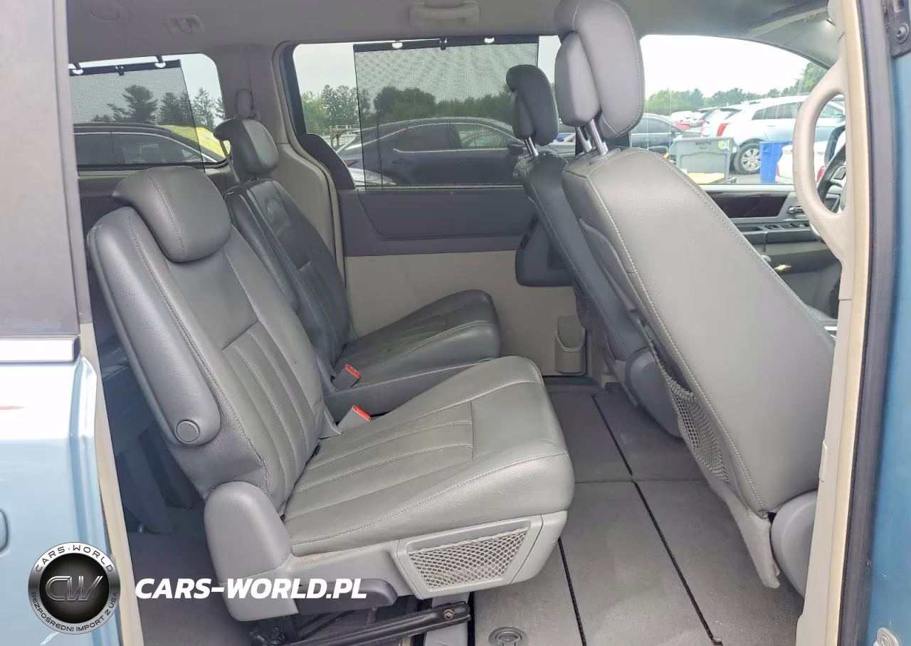 2010 Chrysler Town & Country Touring VIN:2A4RR5D11AR240866 - 11