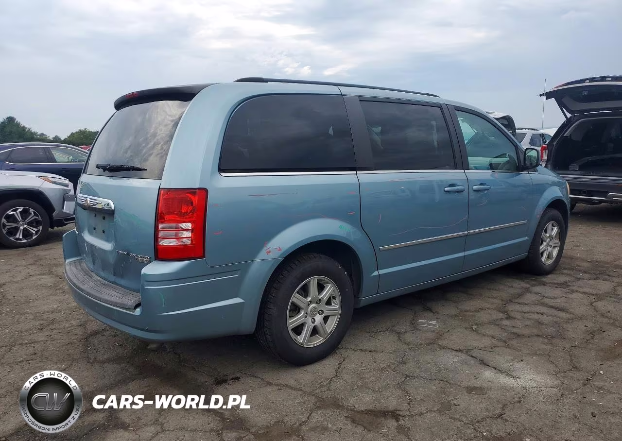 2010 Chrysler Town & Country Touring VIN:2A4RR5D11AR240866 - 3
