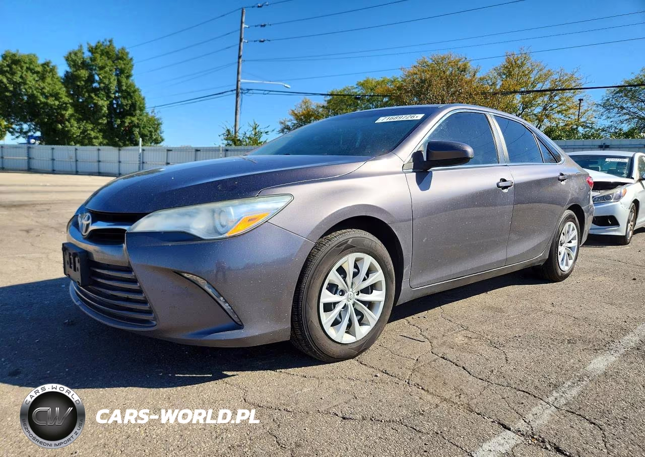 2015 Toyota Camry Le – zdjęcie 1 z 12