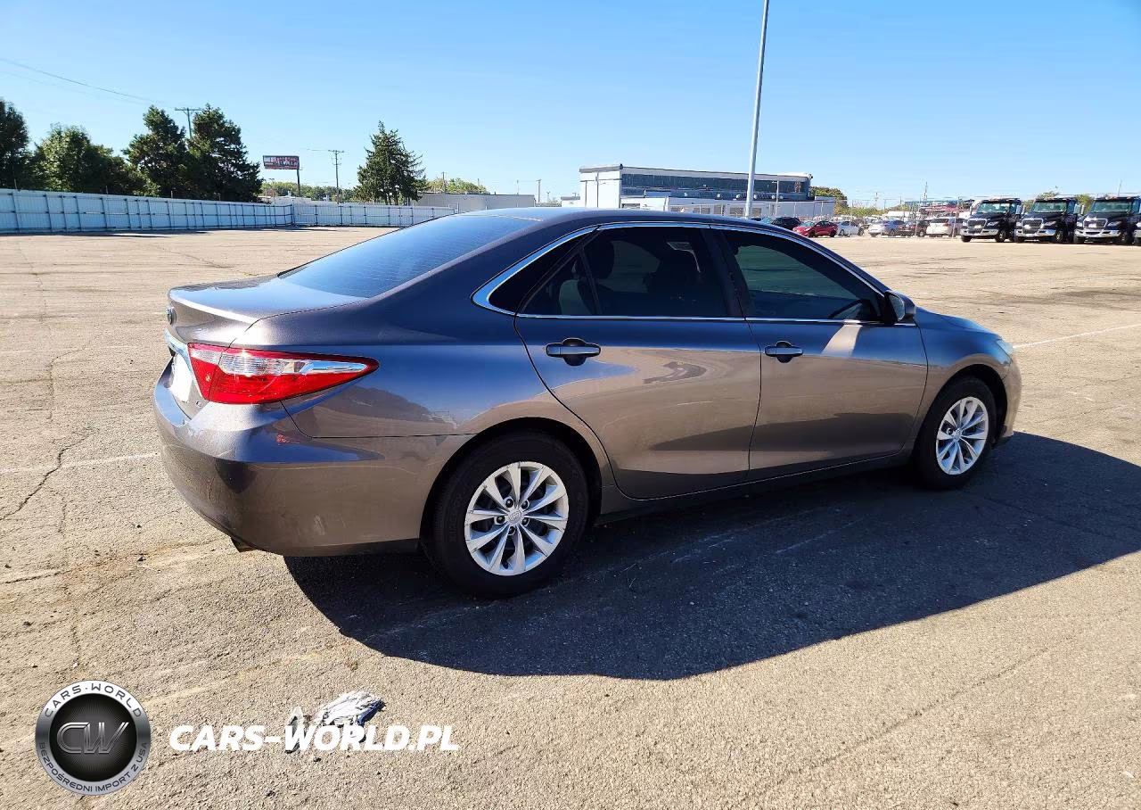 2015 Toyota Camry Le VIN:4T1BF1FKXFU905252 - 3