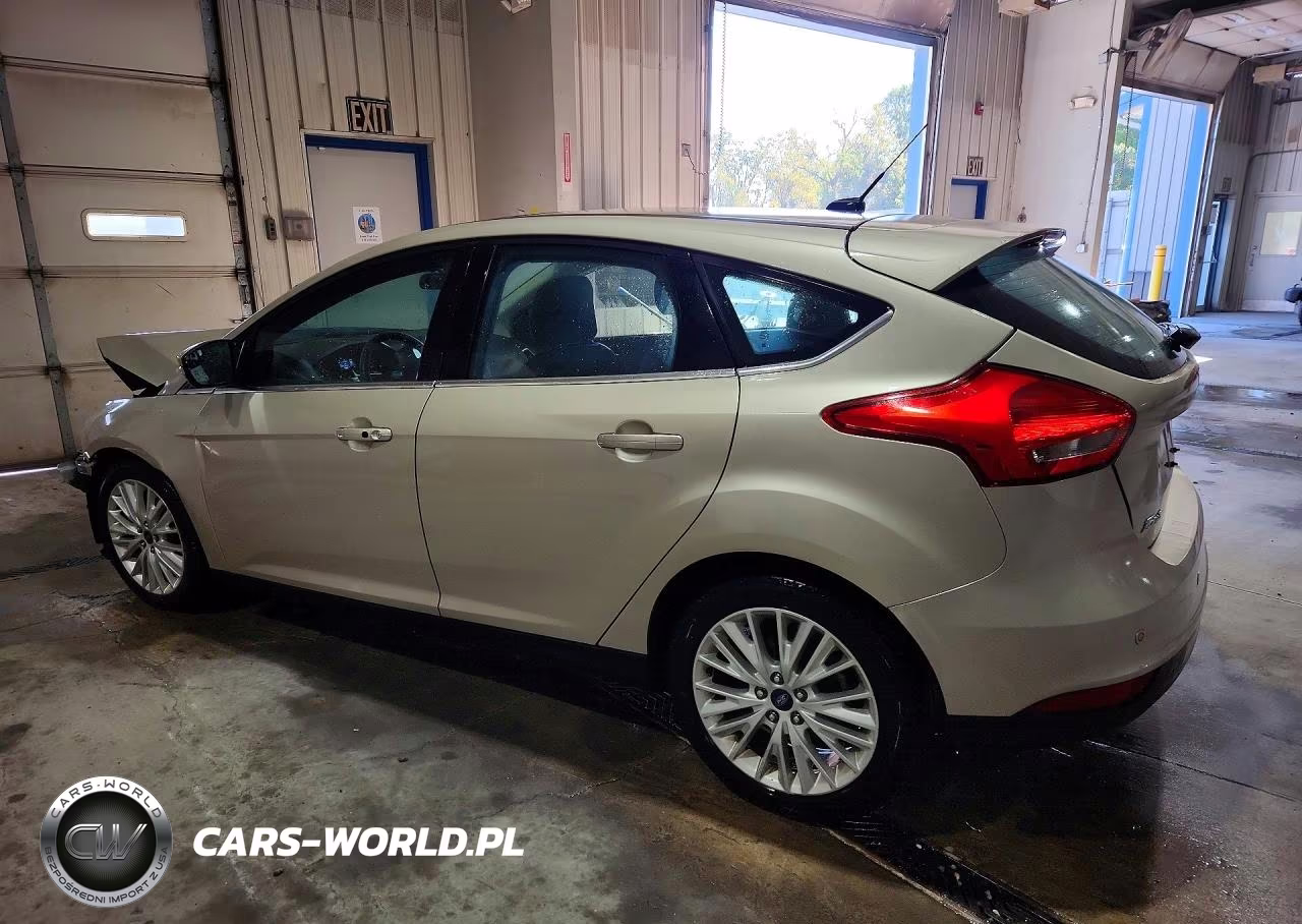 2017 Ford Focus Titanium VIN:1FADP3N24HL316929 - 2