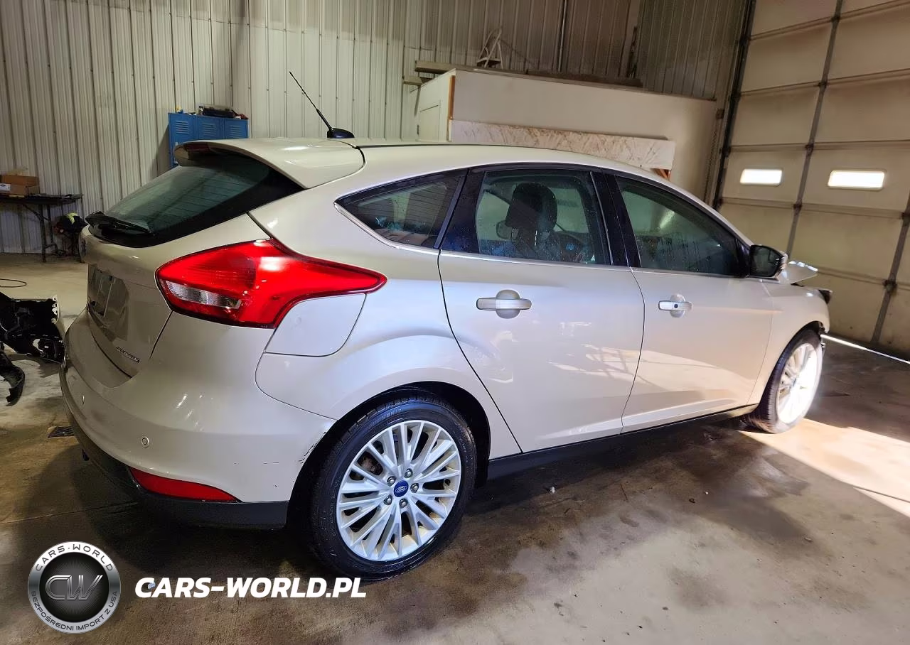 2017 Ford Focus Titanium VIN:1FADP3N24HL316929 - 3