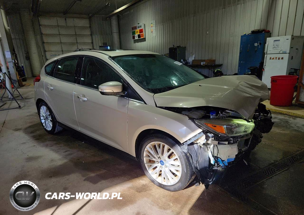 2017 Ford Focus Titanium VIN:1FADP3N24HL316929 - 4