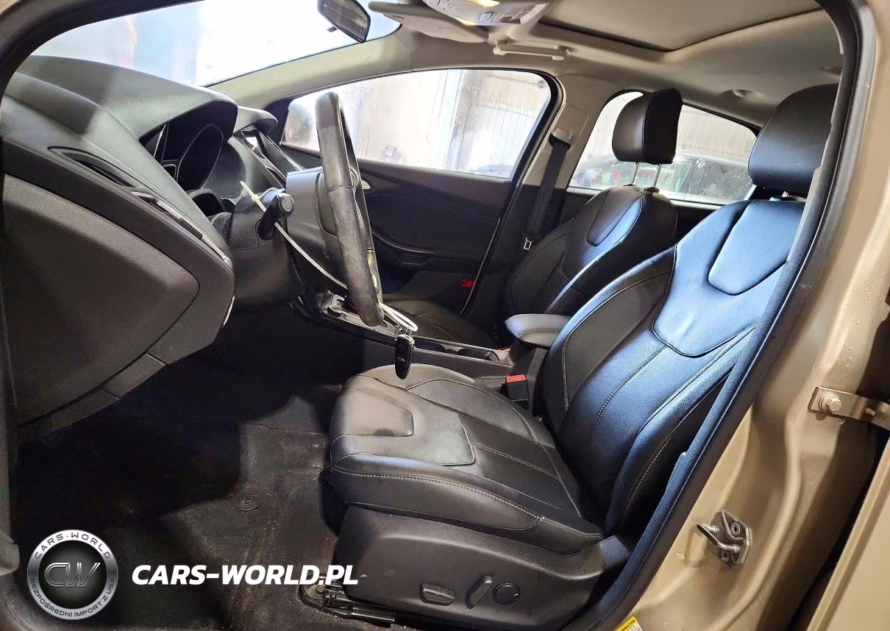 2017 Ford Focus Titanium VIN:1FADP3N24HL316929 - 7