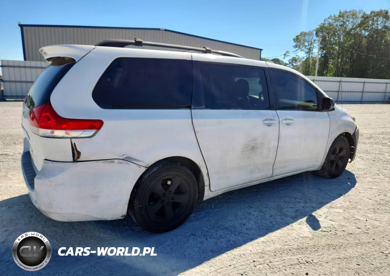 2012 Toyota Sienna Le VIN:5TDKK3DC0CS207952 - 3