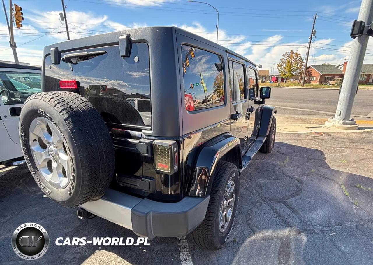 2014 Jeep Wrangler Unlimited Sahara VIN:1C4BJWEG2EL178982 - 4