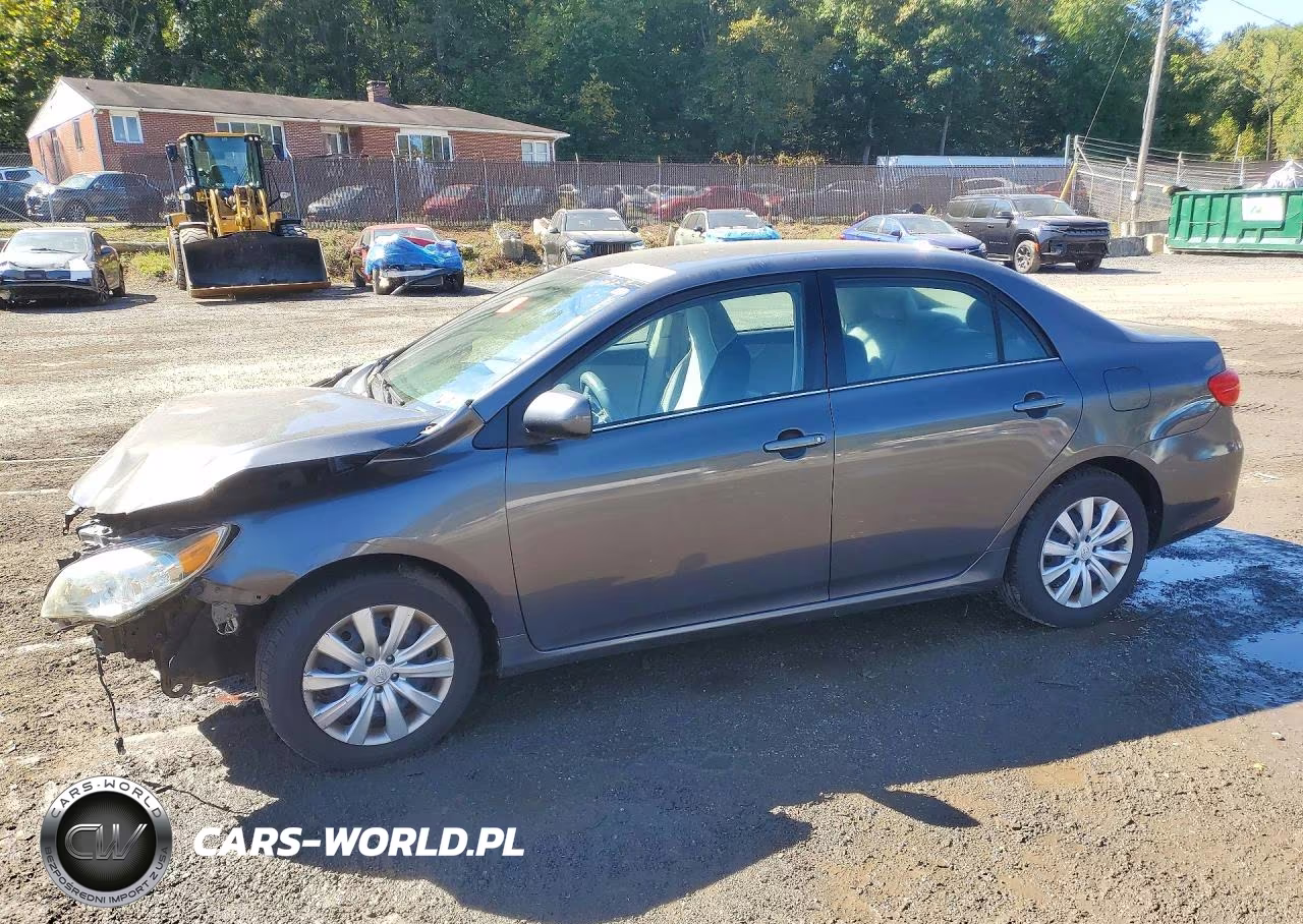 2013 Toyota Corolla Le – zdjęcie 1 z 12