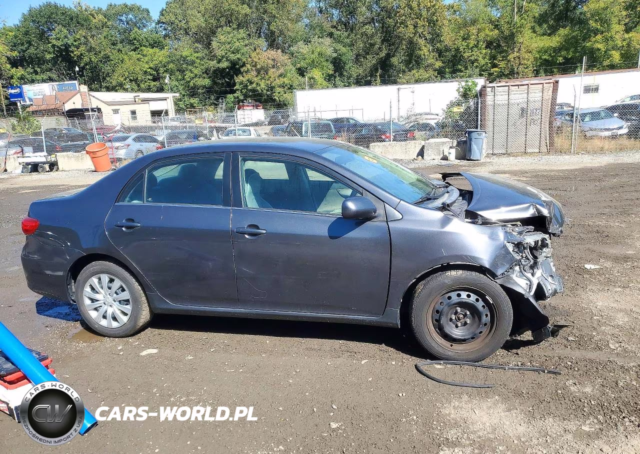 2013 Toyota Corolla Le VIN:5YFBU4EEXDP187977 - 4