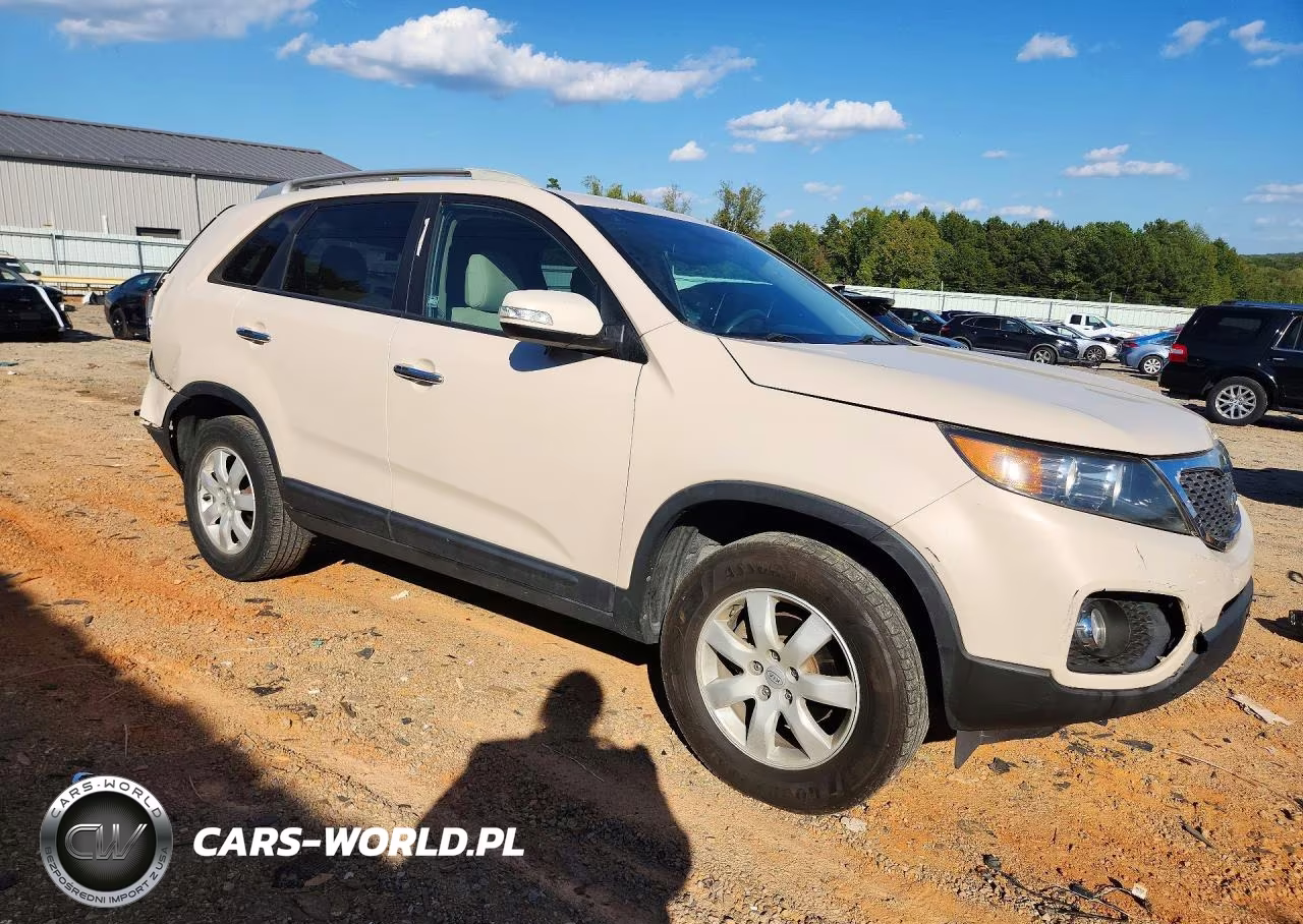 2011 Kia Sorento VIN:5XYKT3A13BG125614 - 4