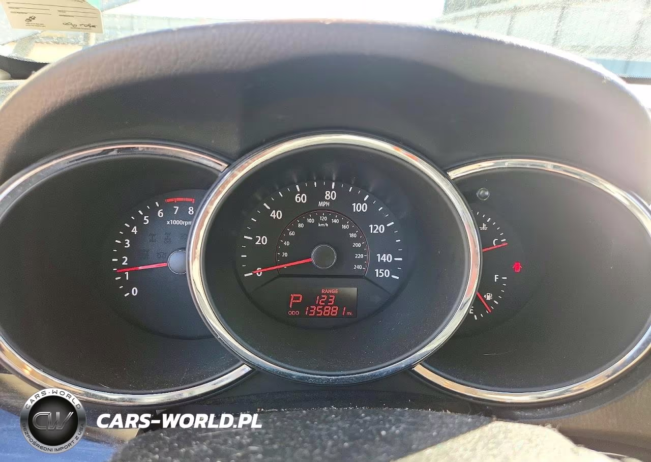 2011 Kia Sorento VIN:5XYKT3A13BG125614 - 9