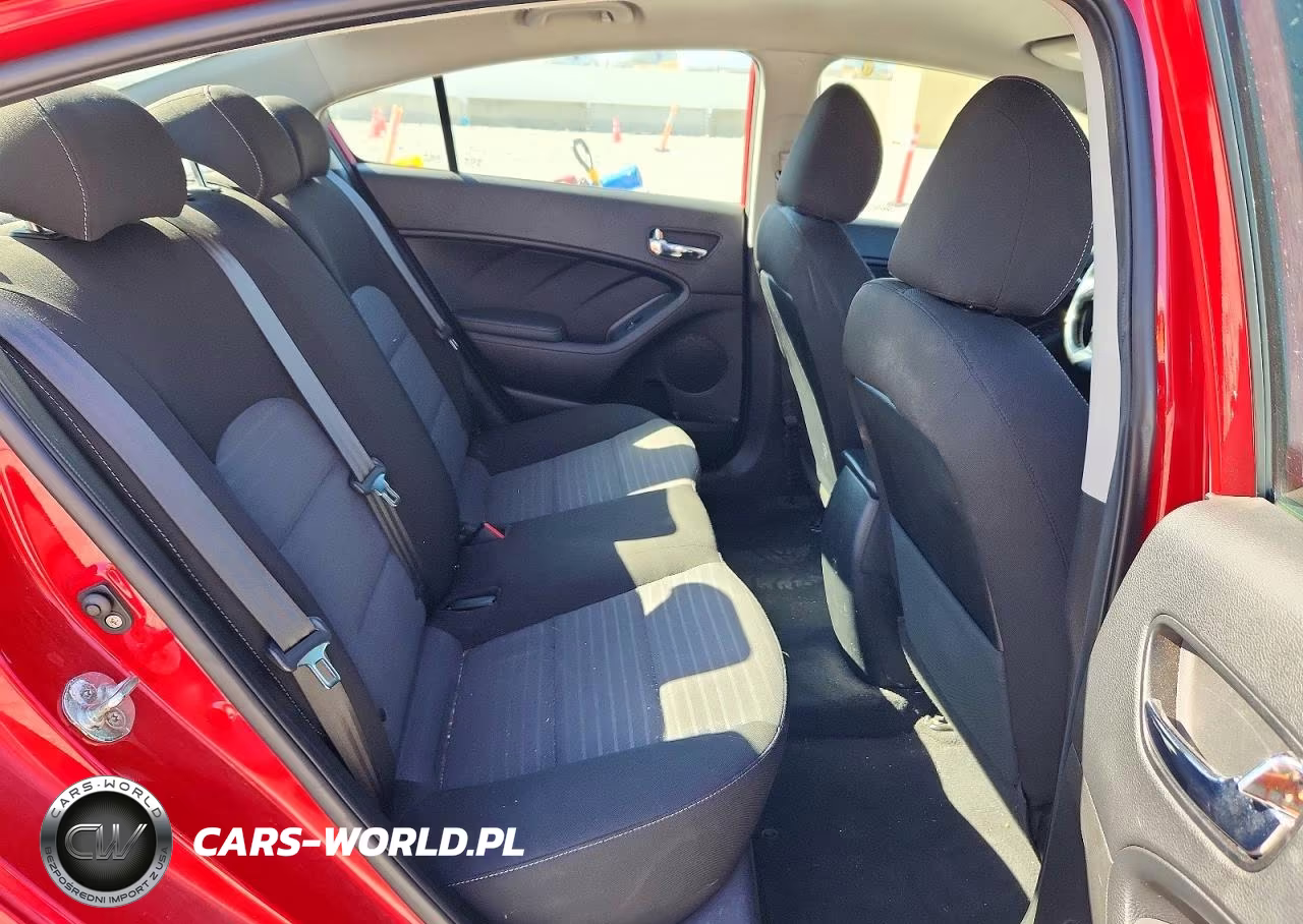 2018 Kia Forte S VIN:3KPFL4A7XJE210831 - 10