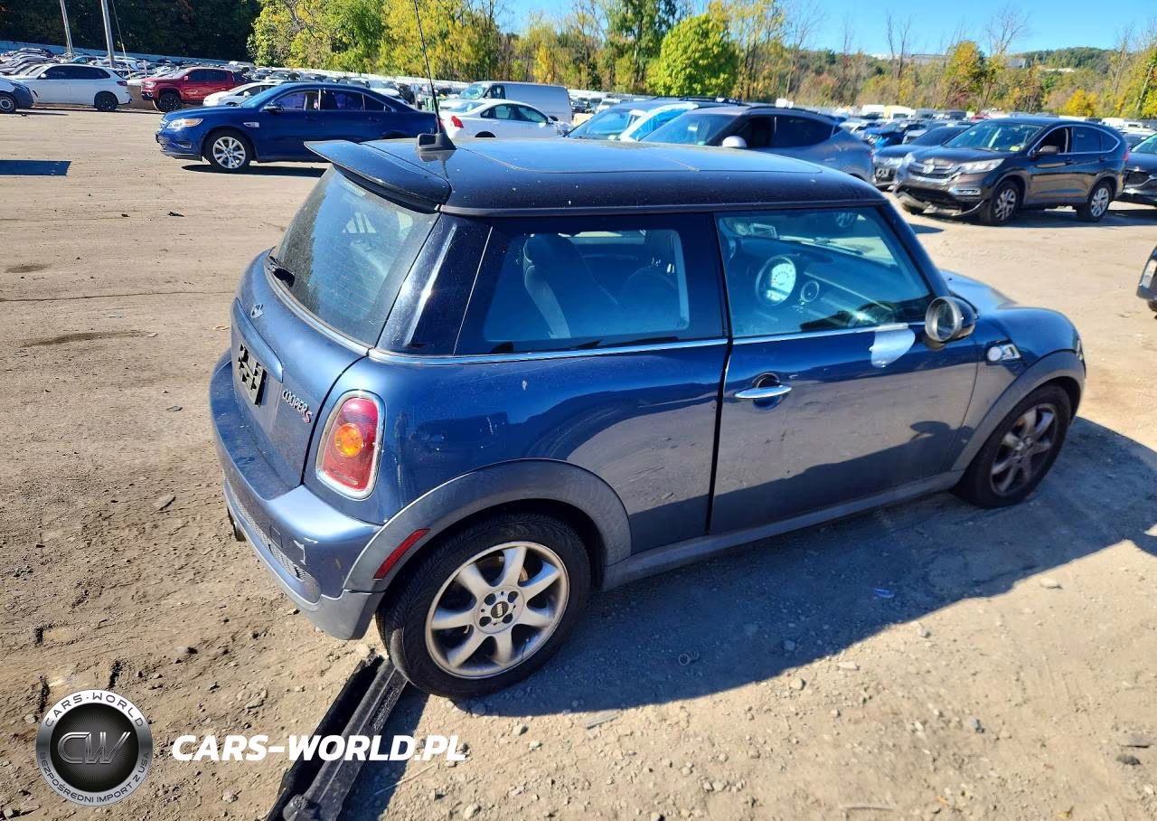 2009 Mini Cooper S VIN:WMWMF73599TW88007 - 3
