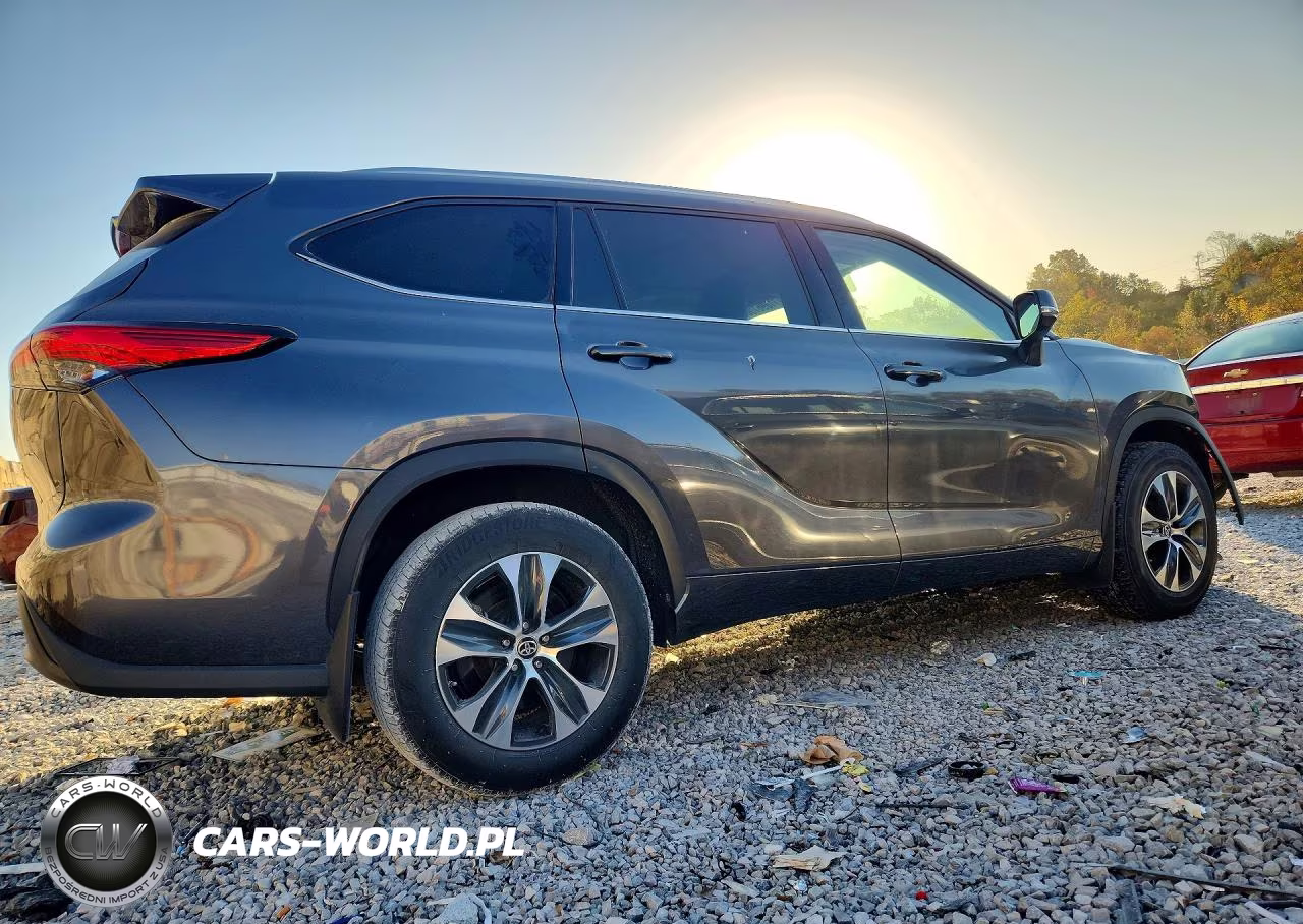 2021 Toyota Highlander Xle VIN:5TDHZRBHXMS121539 - 3