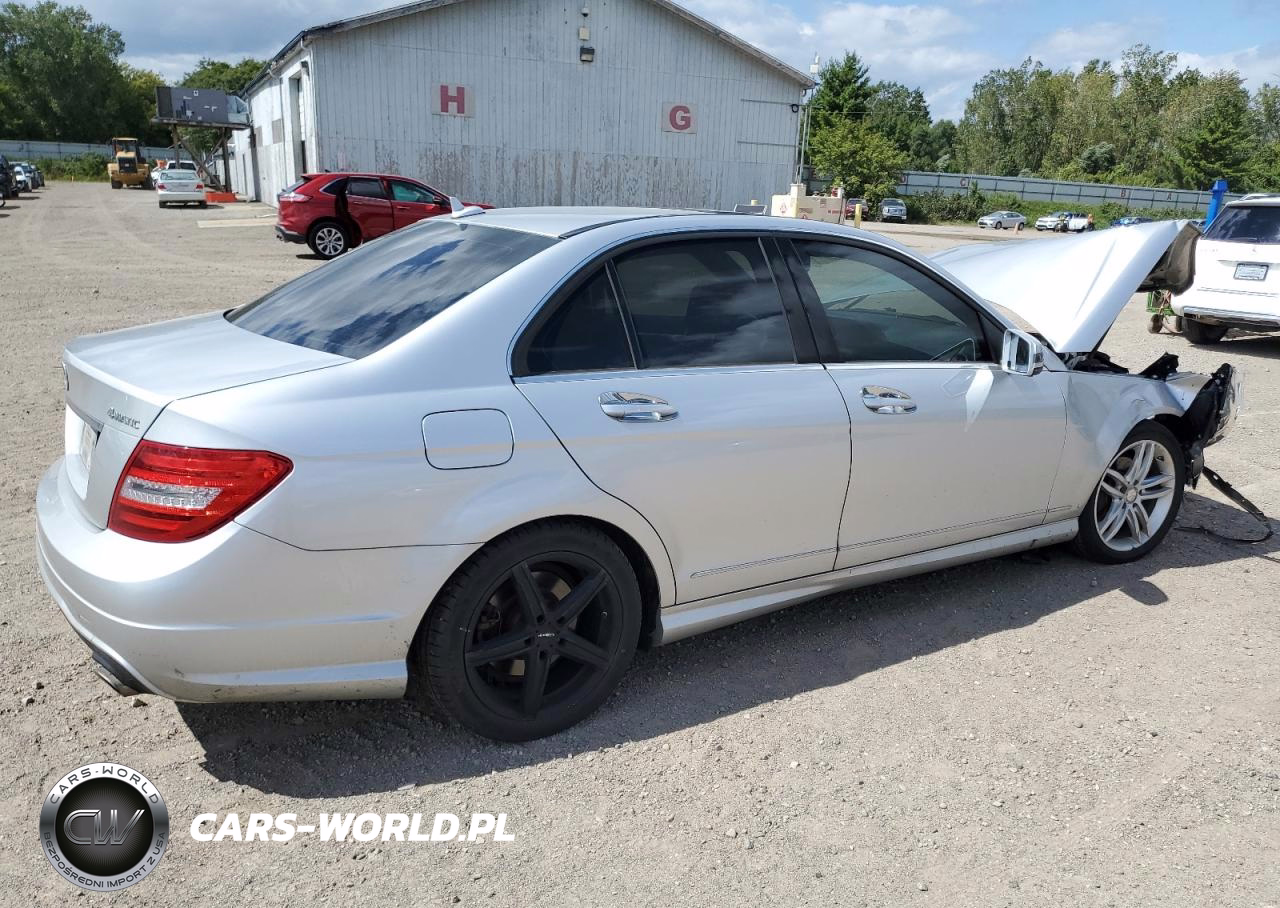 2012 Mercedes-Benz C 300 4Matic VIN:WDDGF8BB3CA702408 - 3