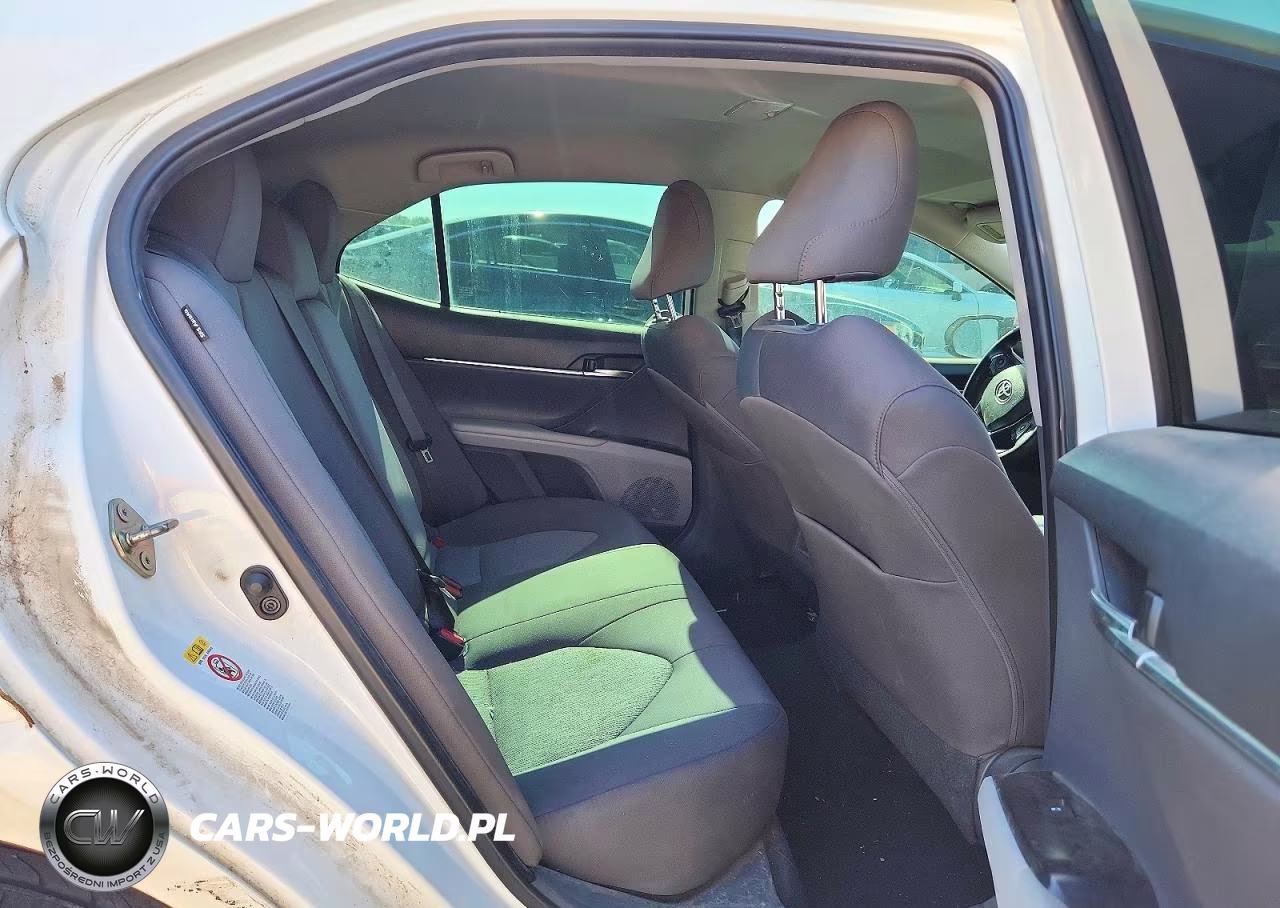 2019 Toyota Camry Le VIN:4T1B11HK5KU236068 - 10
