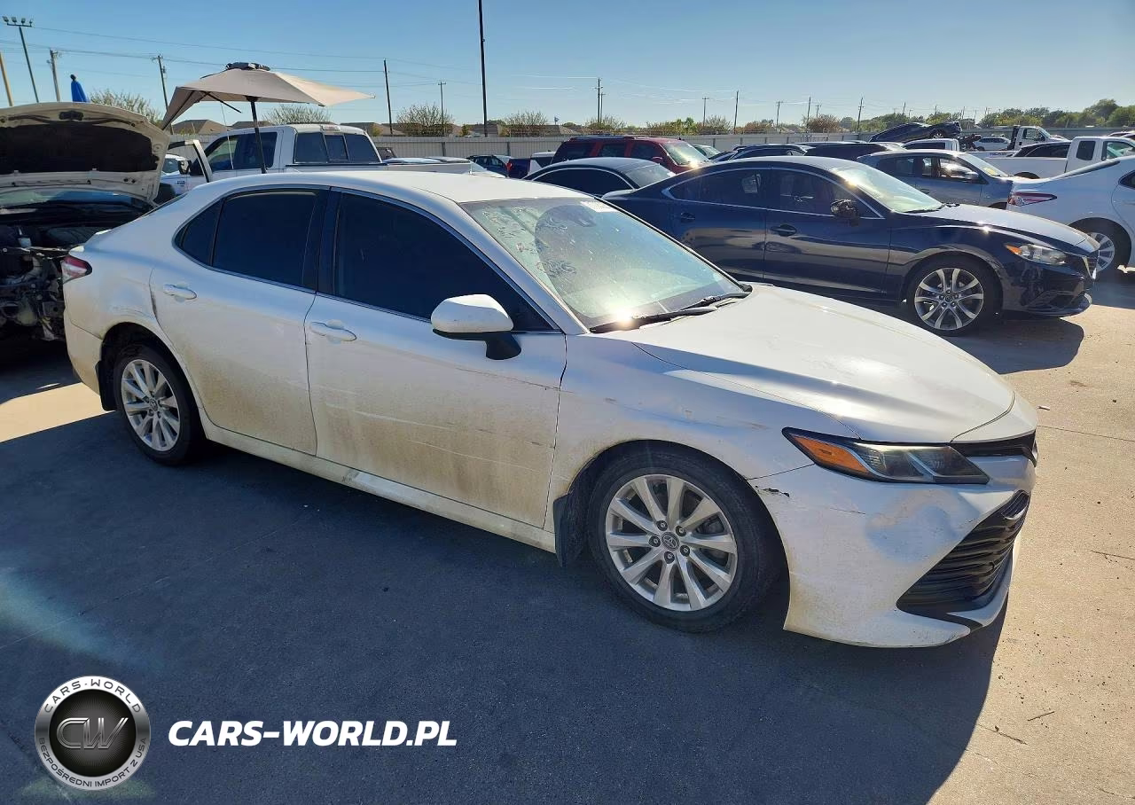 2019 Toyota Camry Le VIN:4T1B11HK5KU236068 - 4