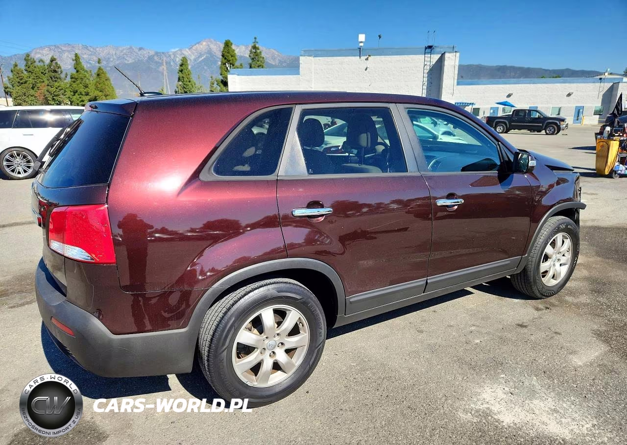 2013 Kia Sorento Lx VIN:5XYKT3A17DG402865 - 3