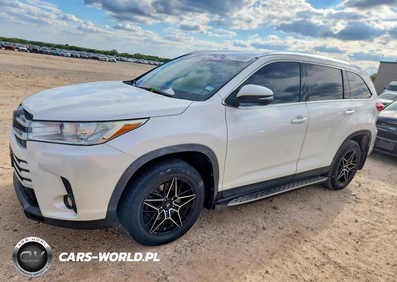 2019 Toyota Highlander Xle VIN:5TDKZRFH8KS333661 - 1