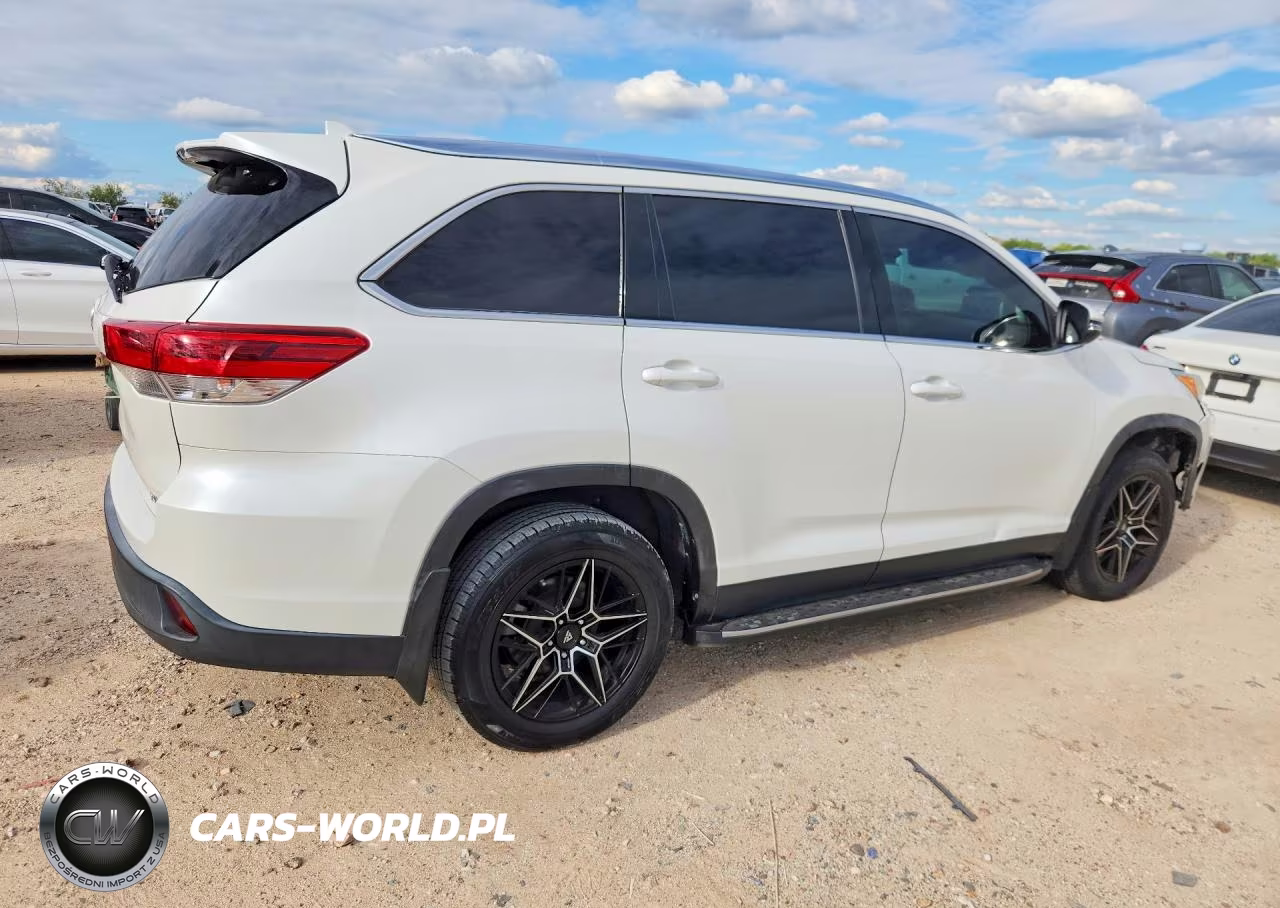 2019 Toyota Highlander Xle VIN:5TDKZRFH8KS333661 - 3
