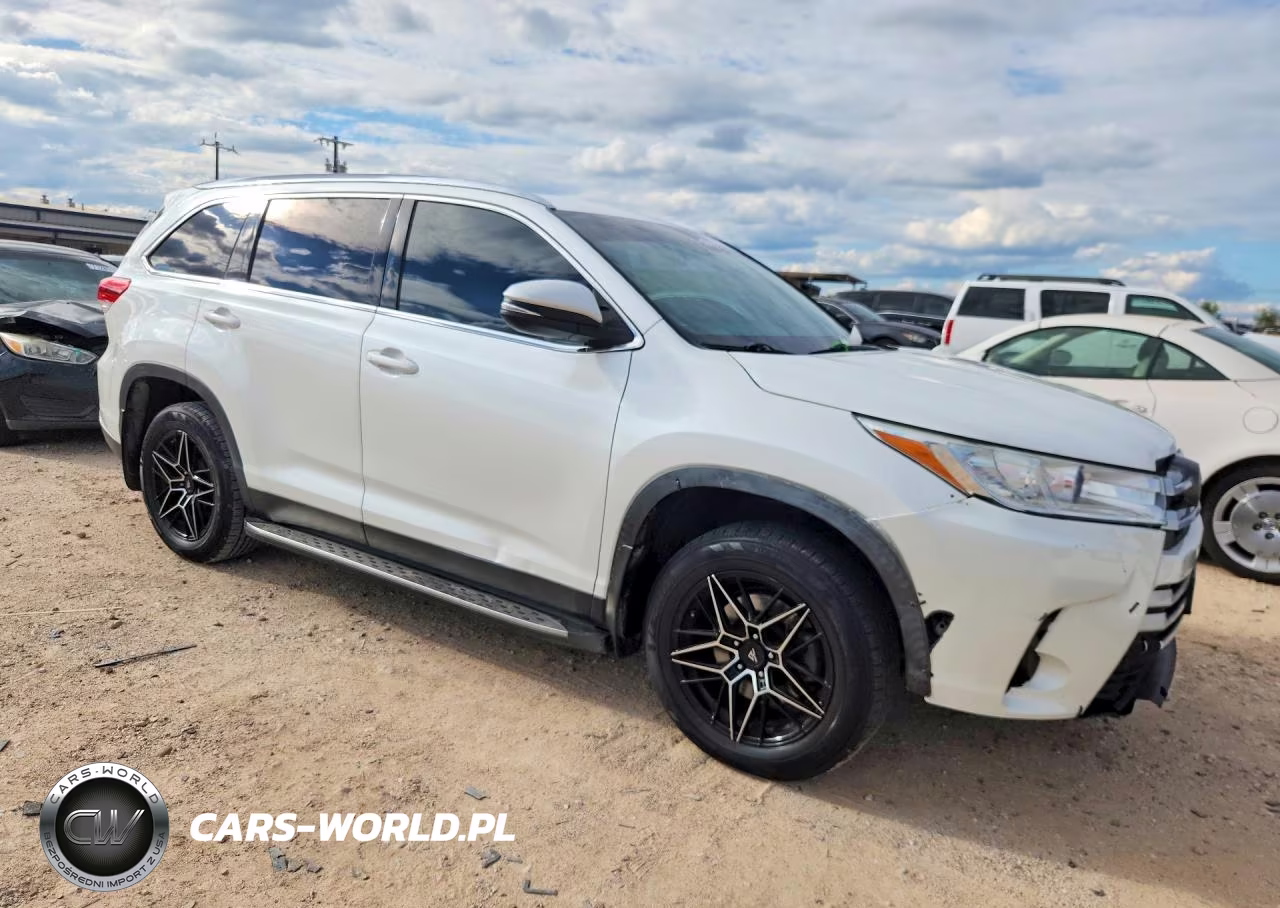 2019 Toyota Highlander Xle VIN:5TDKZRFH8KS333661 - 4
